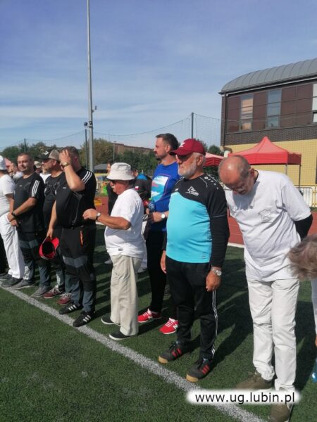 Jerzy Dzikowski wśród pozostałych zawodników.