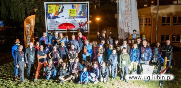 Zdjęcie grupowe uczestników zawodów.