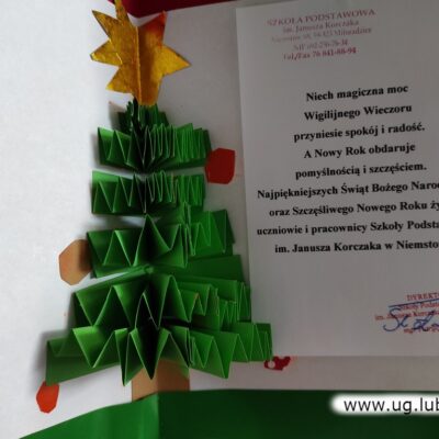 Kartka z życzeniami od dzieci, rodziców i kadry szkoły w Niemstowie.