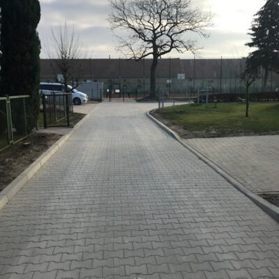 Nowa droga wewnętrzna przy szkole w Siedlcach.