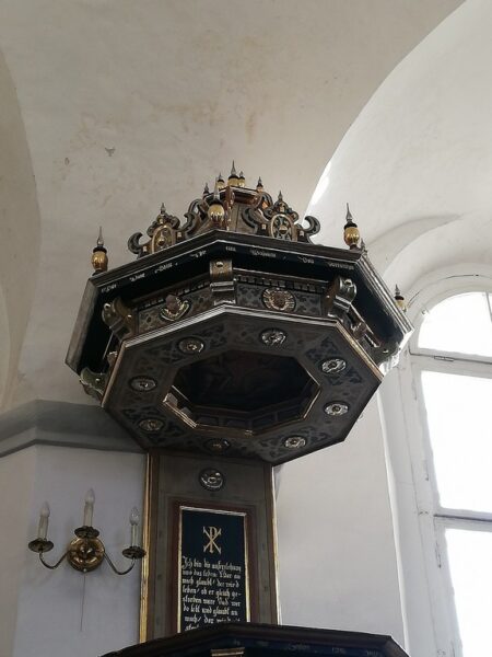 2019 r. prace konserwatorskie baldachimu i zaplecka ambony