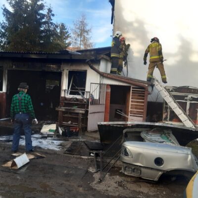 Zniszczenia z zewnątrz.