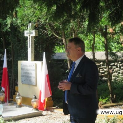 Złożenie wieńców pod obeliskiem