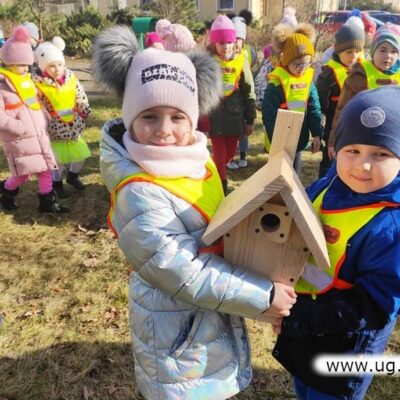 Nowe domki dla ptaków w gminnym przedszkolu