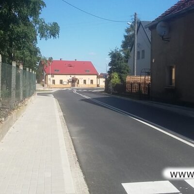 Zakończyła się przebudowa drogi w Miłoradzicach