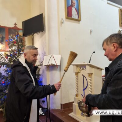 Symboliczna uroczystość kościelna i wieczór kolęd w Pieszkowie