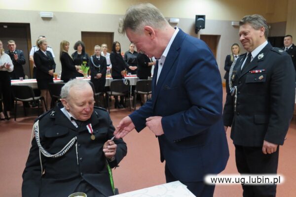 Franciszek Ulrych odebrał „Odznakę za wysługę 40 lat” oraz Brązowy Medal za Zasługi dla Pożarnictwa
