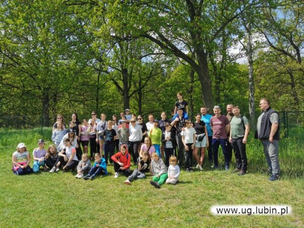 Pamiątkowa zbiorowa fotografia uczestników akcji
