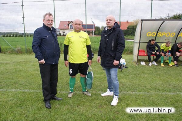 Najlepszym piłkarzem meczu wybrano Piotra Sokołowskiego (Victoria). Nagrody i wyróżnienia wręczali wójt gminy Lubin Tadeusz Kielan i prezes PGKGL Wojciech Dziwiński .
