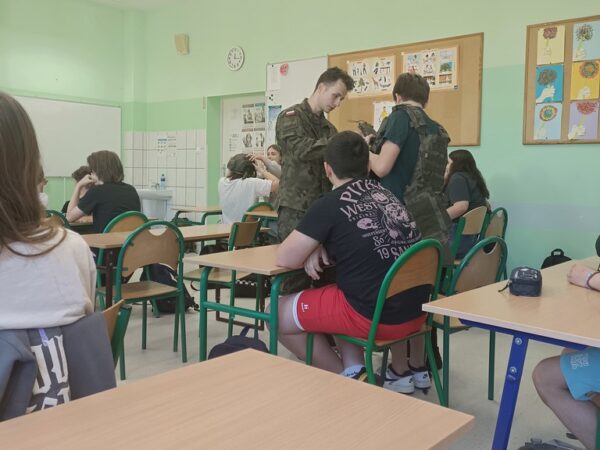 "Edukacja z wojskiem" pilotażowy program zrealizowano w Szklarach Górnych