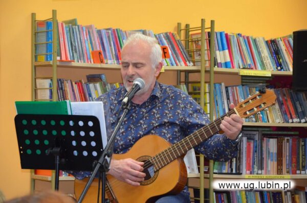 Spotkanie autorskie przeplatane poezją śpiewaną