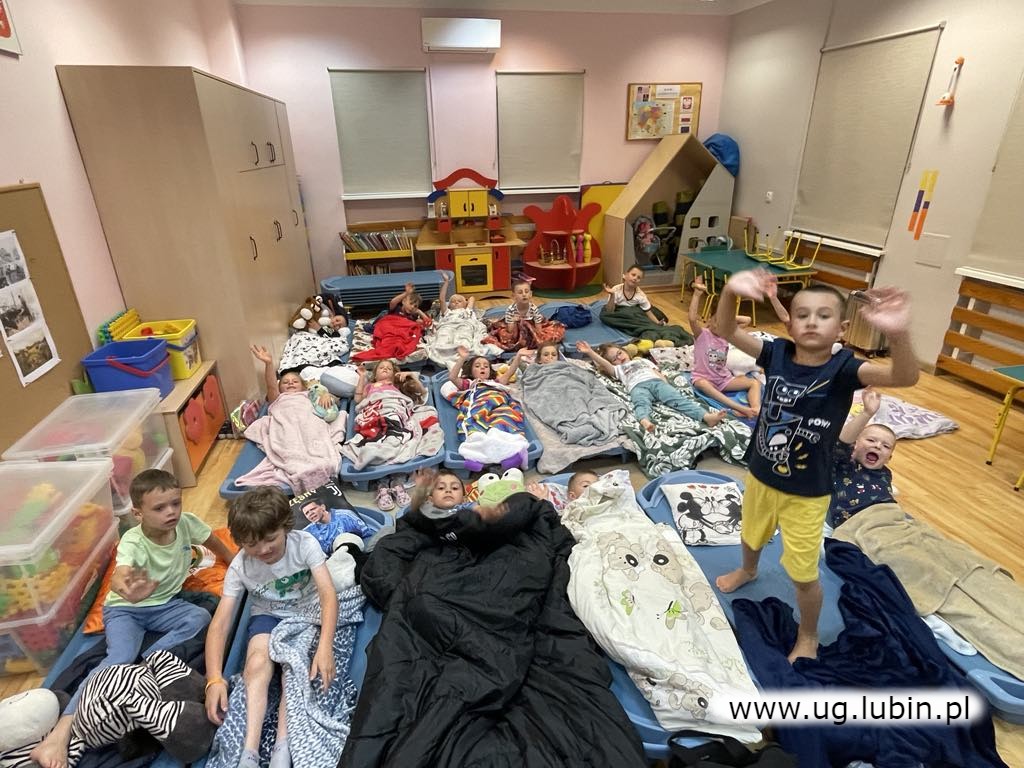 5- latkowie na przygodzie "Nocowania w przedszkolu"