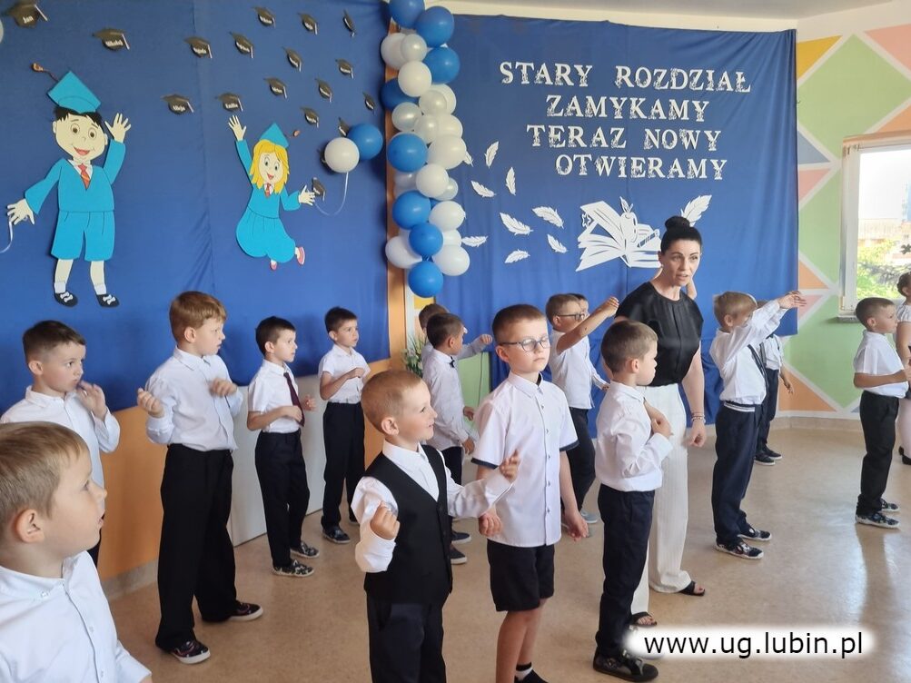 Uroczysta akademia uczniów zerówki