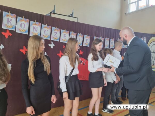 Uroczyste akademie, nagrody, świadectwa i wyczekane wakacje!