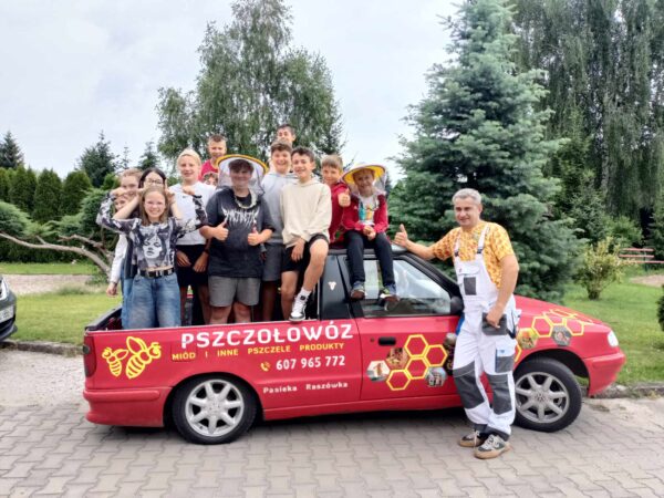 Cykl spotkań uczniów z pszczelarzem