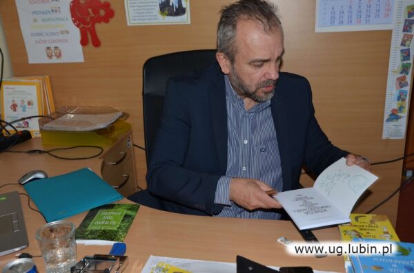 . Zajęcia poprowadził autor serii książek przygodowo-podróżniczych dla dzieci o przygodach nastoletniej Zuzi na trzech kontynentach – Przemysław Jakóbczyk.