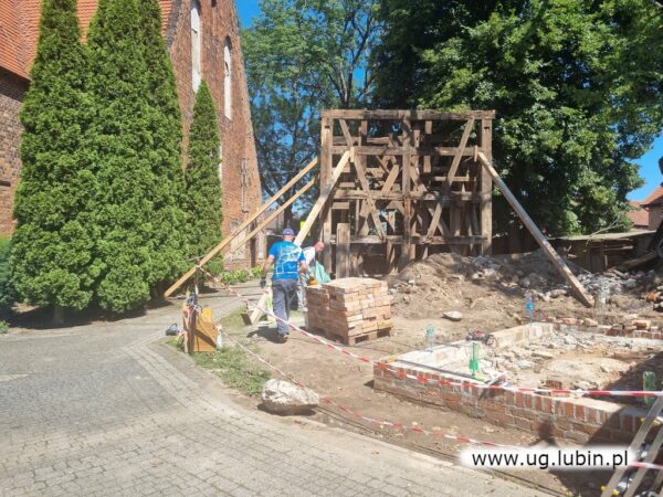 Trwa remont zabytkowej dzwonnicy w Siedlcach