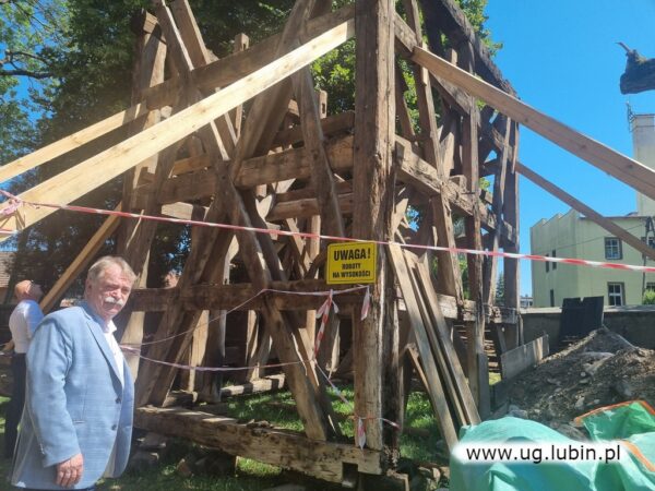 Trwa remont zabytkowej dzwonnicy w Siedlcach