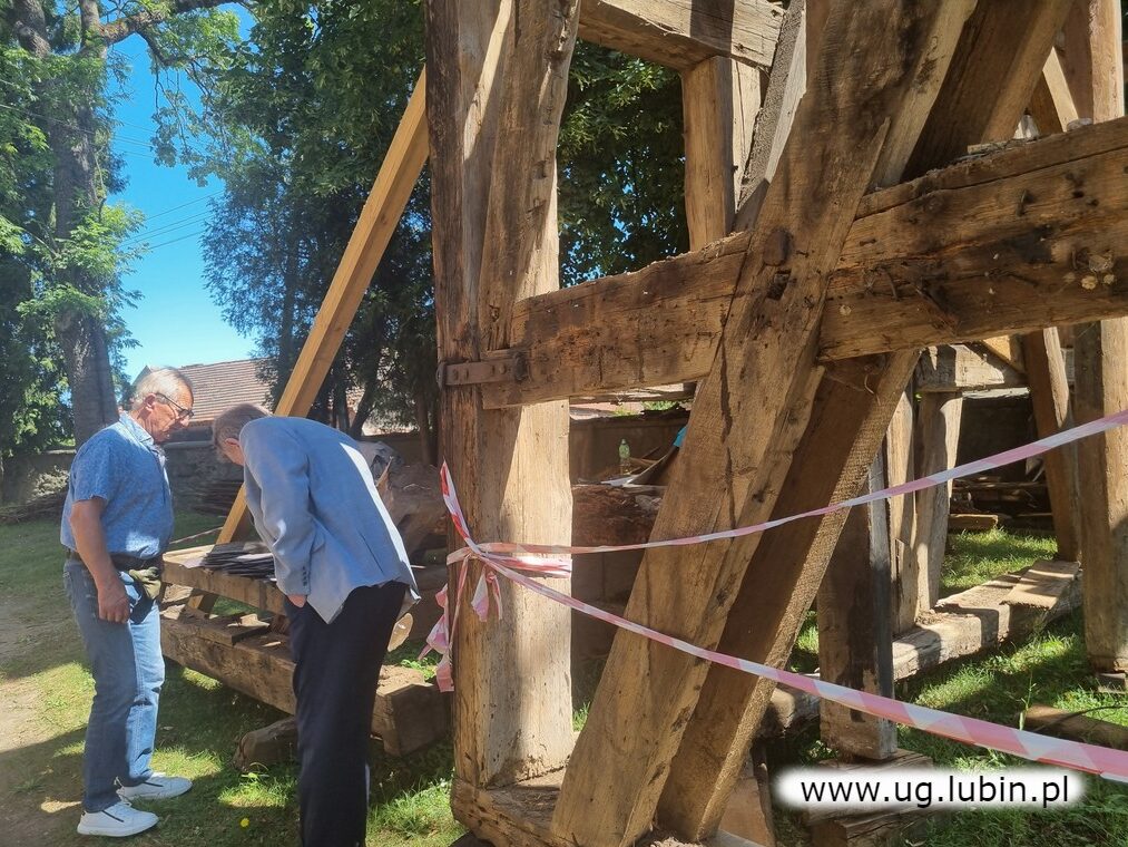 Trwa remont zabytkowej dzwonnicy w Siedlcach