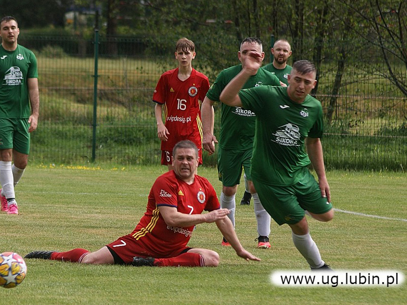 Sezon pełen emocji i niespodzianek 2023/2024 - gmina Lubin - piłakrze podczas meczu