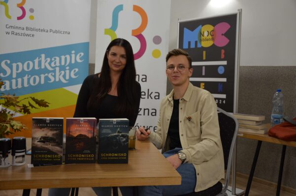 Sławek Gortych i warsztaty tkackie podczas Nocy Bibliotek
