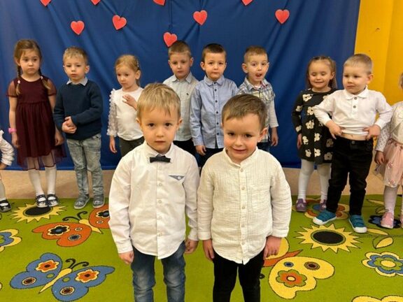 Przedszkolaki pokazały jak kochają babcie i dziadków