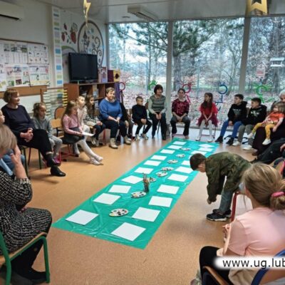 Dzieci i młodzież na spotkaniu z seniorami z Rady Seniorów Gminy Lubin