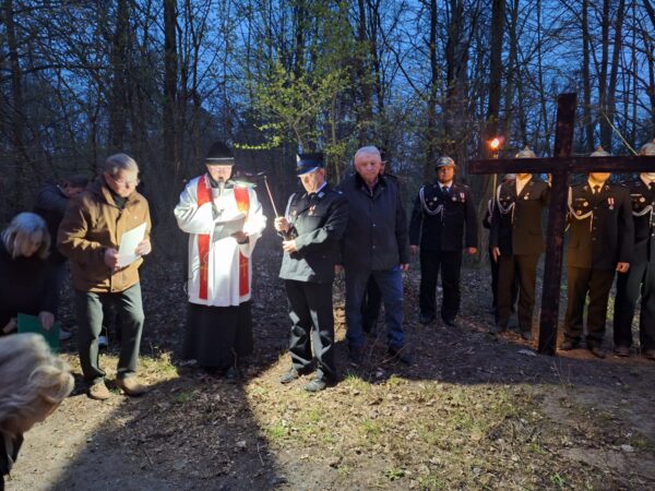 Wiara połączyła pokolenia w Drodze Krzyżowej