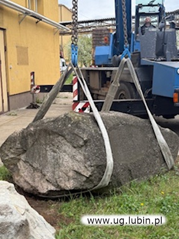 Zabytkowy głaz z szybu "Bolesław" w Księginicach