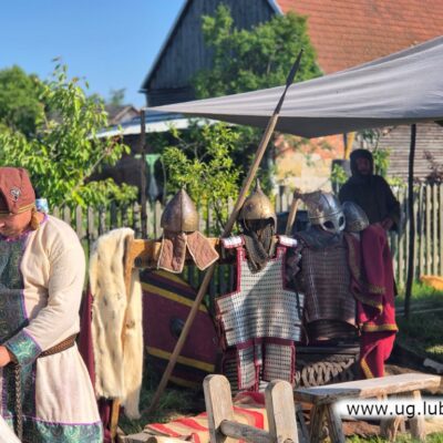 Noc Świętojańska w Bukownej. Średniowieczne stroje i wystawa.