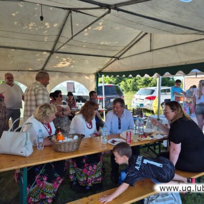 Noc Świętojańska w Bukownej. Jedzenie i rozmowy pod namiotem.