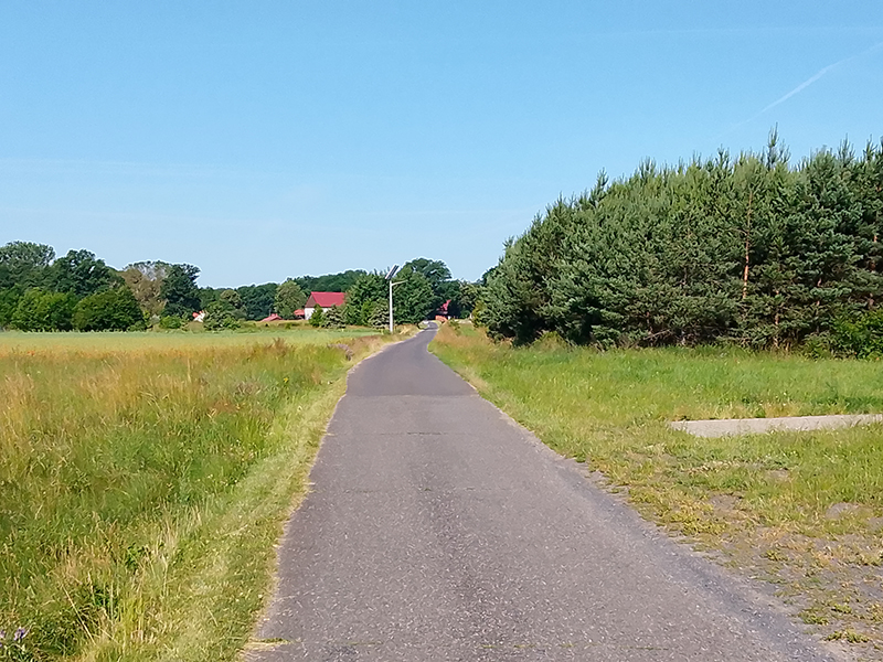 Droga gmina w miejscowości Zimna Woda. Rozbudowa oświetlenia ulicznego.