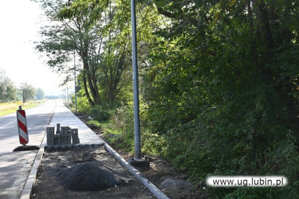 Powstaje nowy chodnik w Liścu 