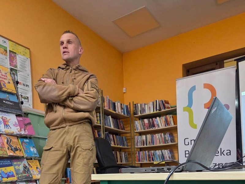 Spotkanie z Andrzejem Ochałem w bibliotece w Oborze