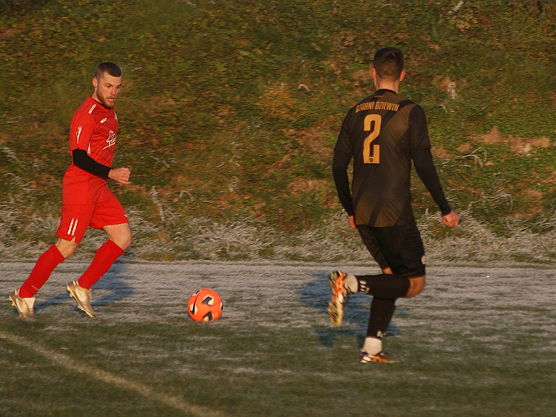Mecz Fortuna Obora  -  Czarni Dziewin. Piłkarze podczas meczu.
