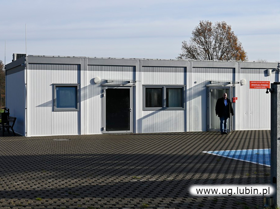 Nowy budynek świetlicy wiejskiej w Dąbrowie Górnej.