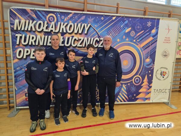 Łucznicy z Raszówki na mikołajkowym turnieju w Legnickim Polu.