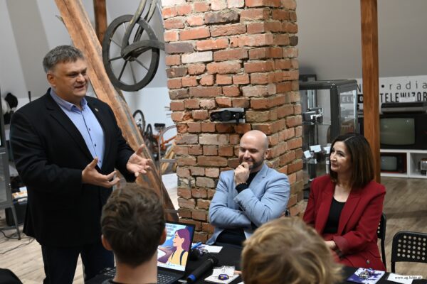 Uczestnicy spotkania międzypokoleniowego.