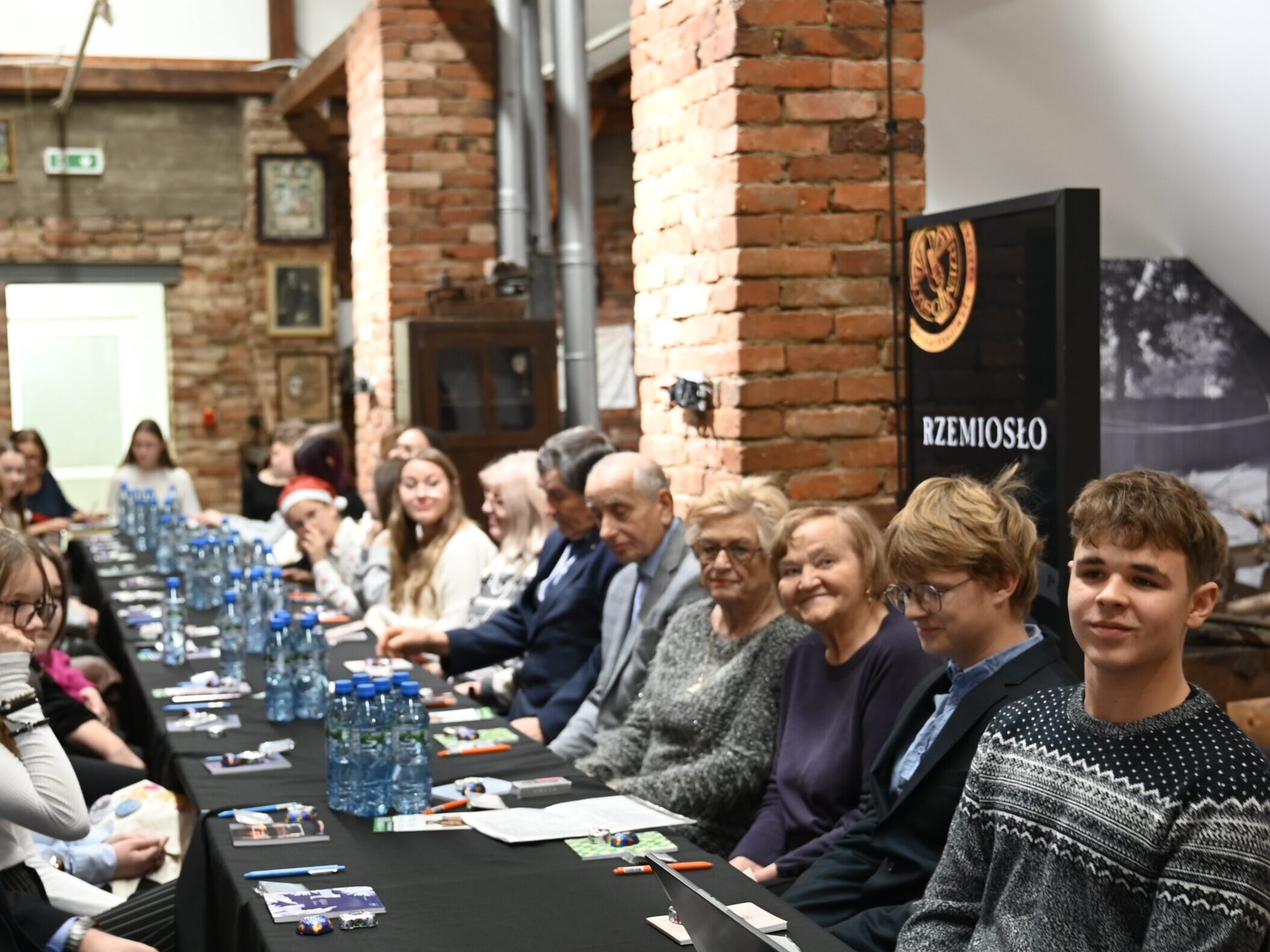 Uczestnicy spotkania międzypokoleniowego.