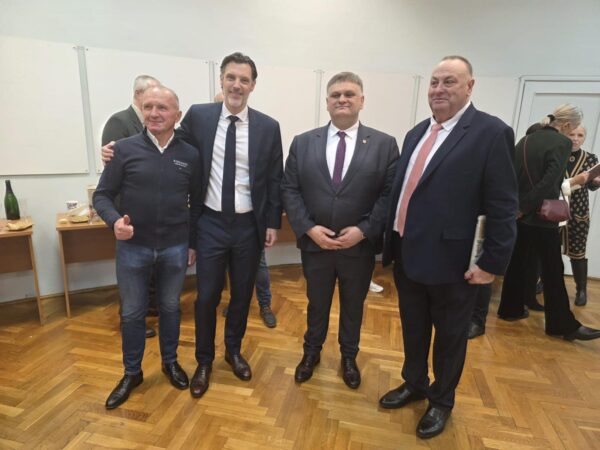 Uroczytosc w konsulacie