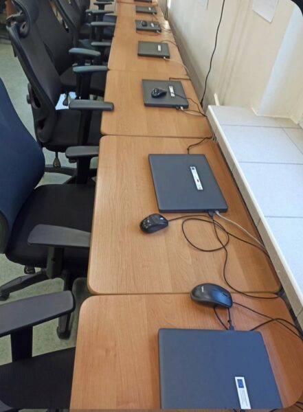 Laptopy otrzymane dzięki dofinanoswaniu.