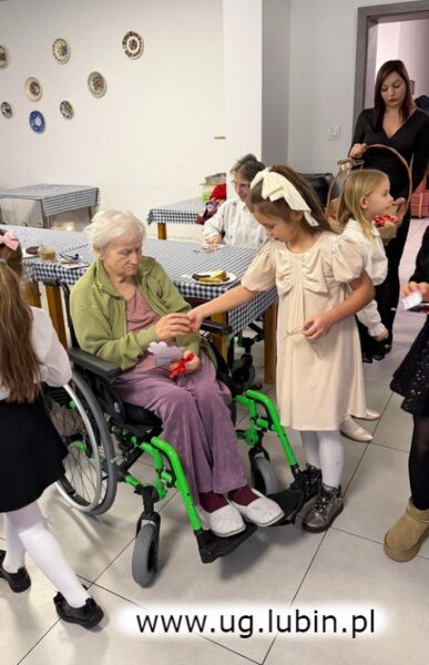 Dzień babci i dziadka w Domu Pomocy Społecznej ,,Ostoja" w Lubinie.