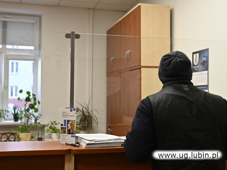 Duże zainteresowanie odbiorem osobistym decyzji podatkowych oraz utrudnienia związane  od wczoraj z gołoledzią,  spowodowały, że termin ich odbioru w Urzędzie Gminy Lubin został wydłużony. Decyzje będzie można odebrać osobiście aż do 13 lutego.