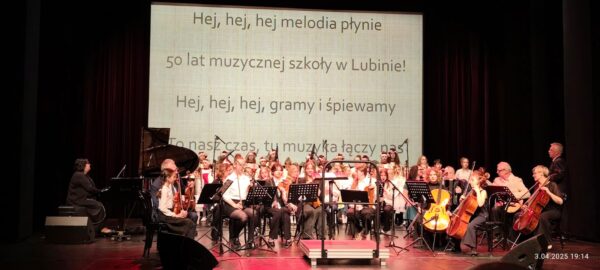 Zdjęcie z koncertu uczniów Muzycznej Szkoły Państwowej I stopnia w  Lubinie.