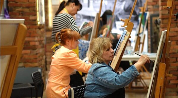 Dzień Przyjaźni Polsko-Francuskiej. Warsztaty zorganizowane przez Ośrodek Kultury Gminy Lubin.  