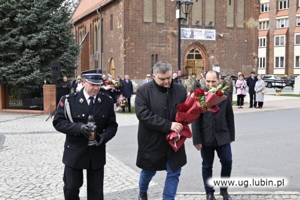 delegacje z kwiatami