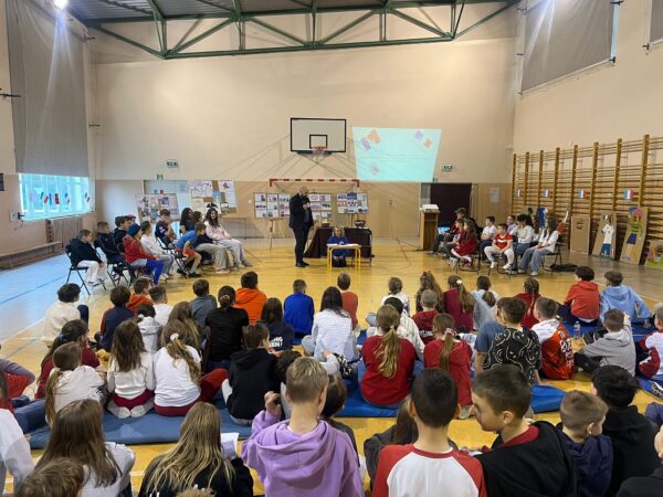 Dzień Przyjaźni Polsko-Francuskiej w Szkole Podstawowej im. Jana Brzechwy w Szklarach Górnych. 