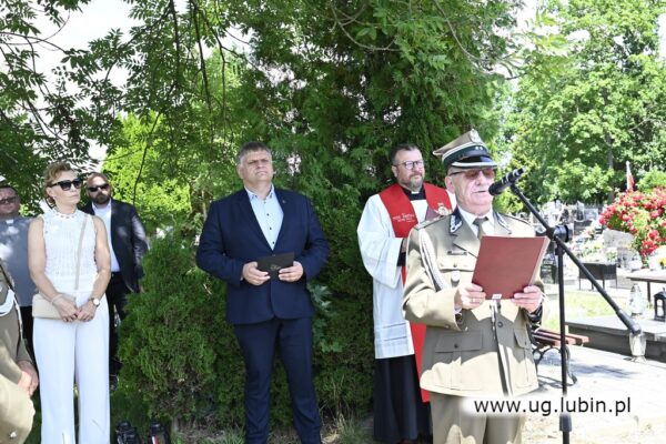 uroczystość na cmentarzu