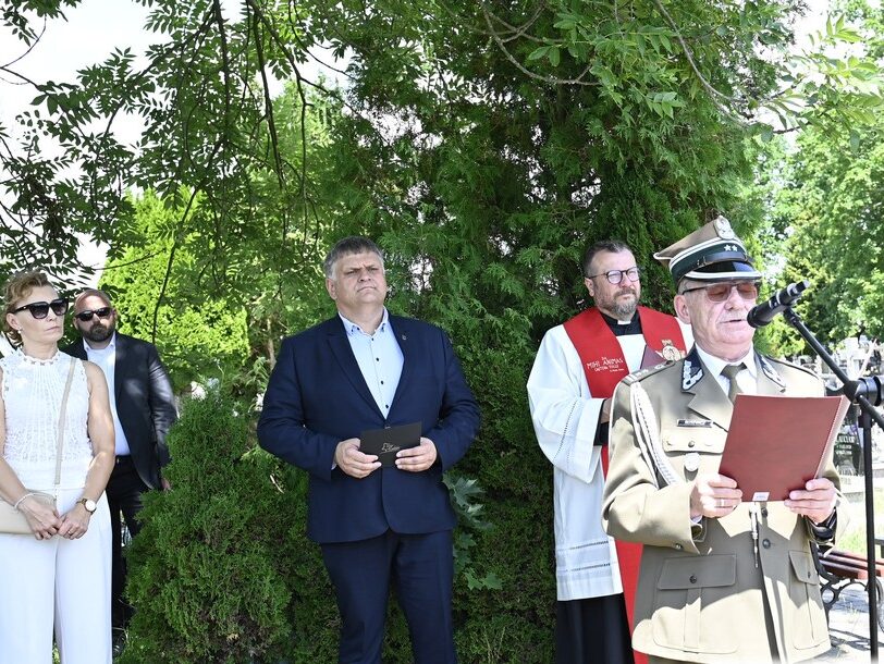 uroczystość na cmentarzu