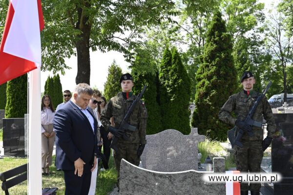 uroczystość na cmentarzu